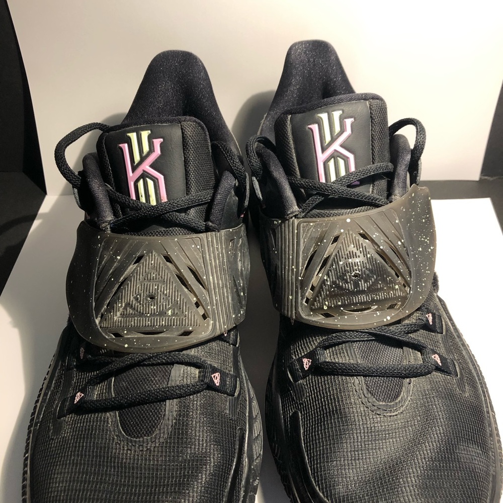 Nike Kyrie 3s (11.5) Near perfect condition - Picture 12 of 13